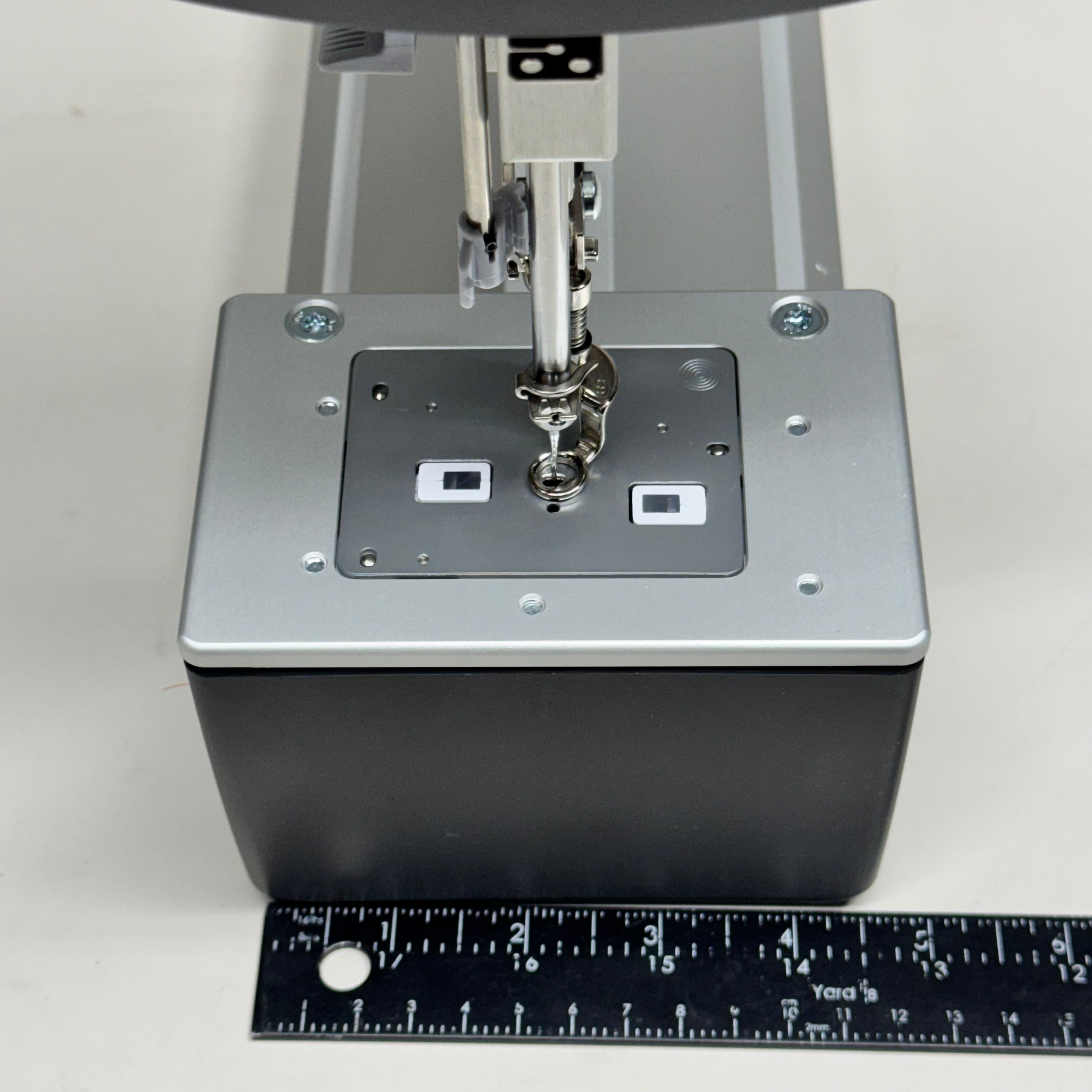 BERNINA Q20 Longarm Quilting Machine w/ Accessories - Sewing Equipment