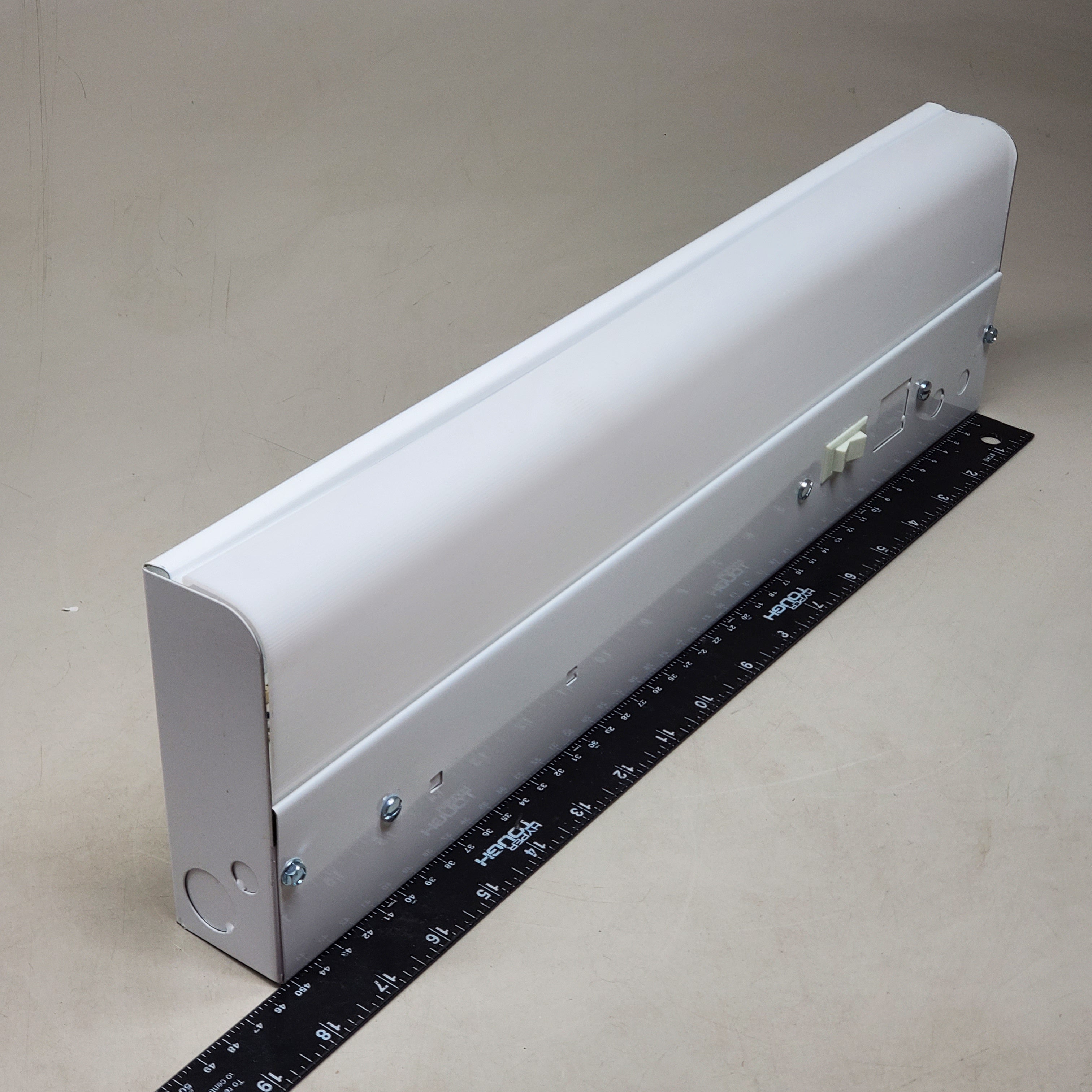 MOBERN LIGHTING 18" Shallow Undercabinet 10W LED DMV 35K RS