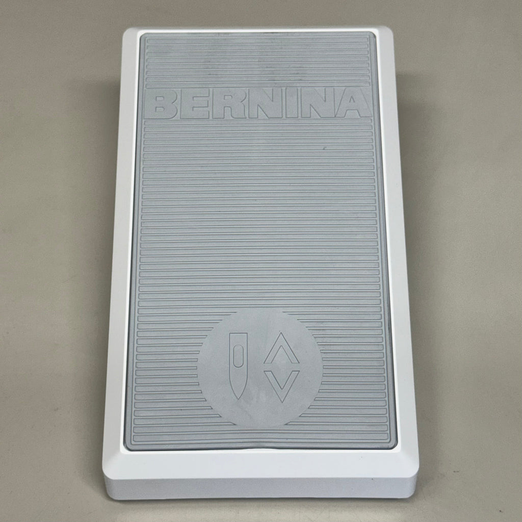 BERNINA Q20 Longarm Quilting Machine w/ Accessories - Sewing Equipment