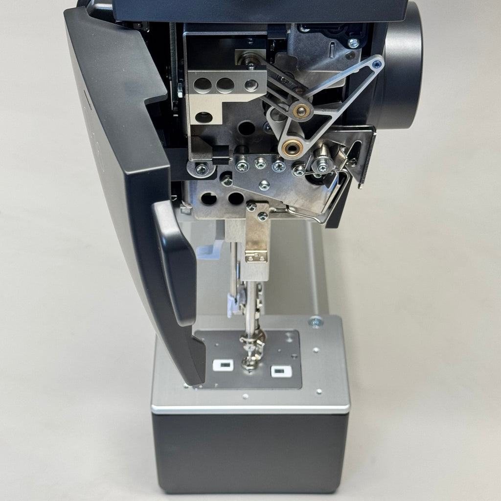 BERNINA Q16 Longarm Quilting Machine w/ Accessories - Sewing Equipment