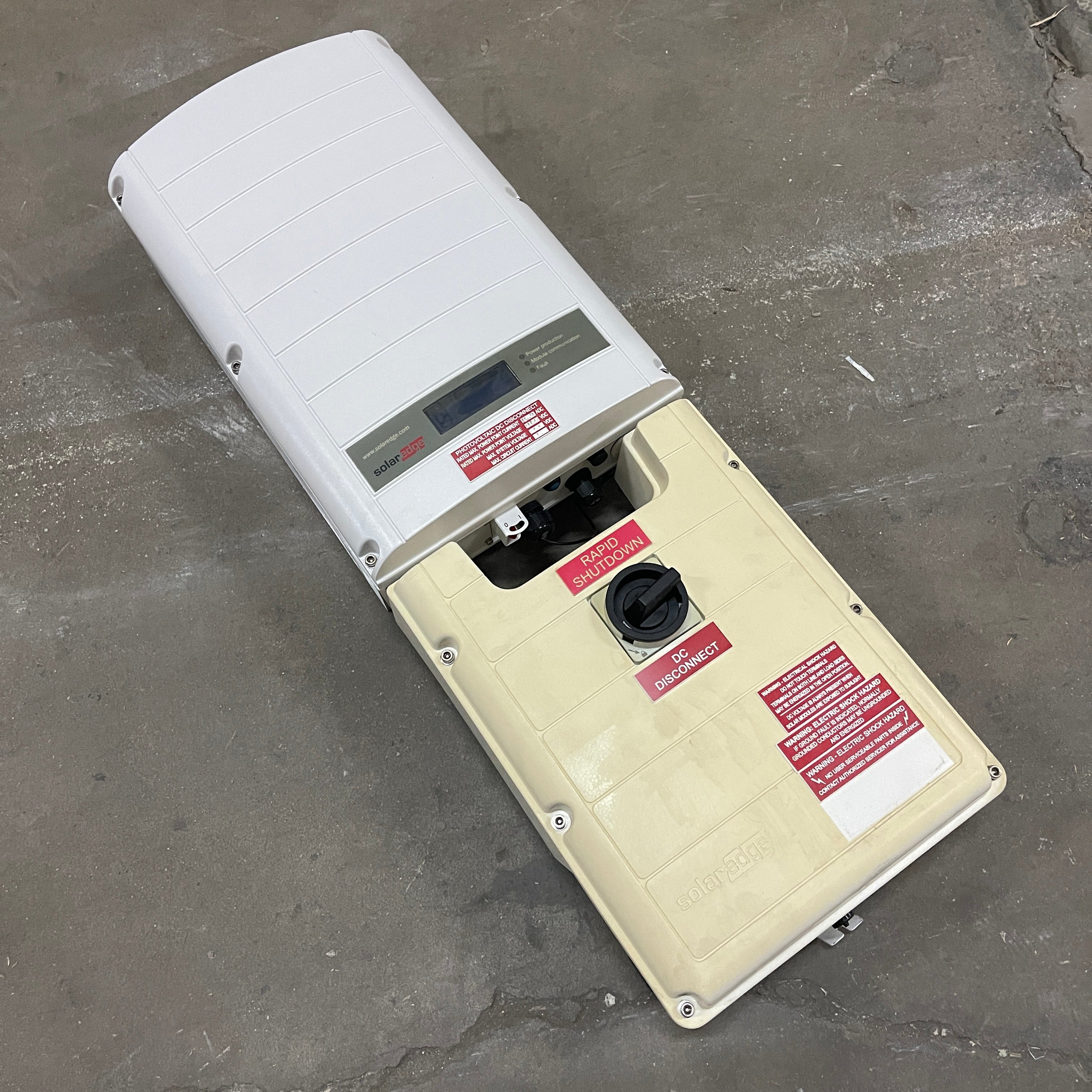 SOLAREDGE Storedge Inverter Equipment SE3800A & BCU-1PH-USS (For Parts, Not Tested)