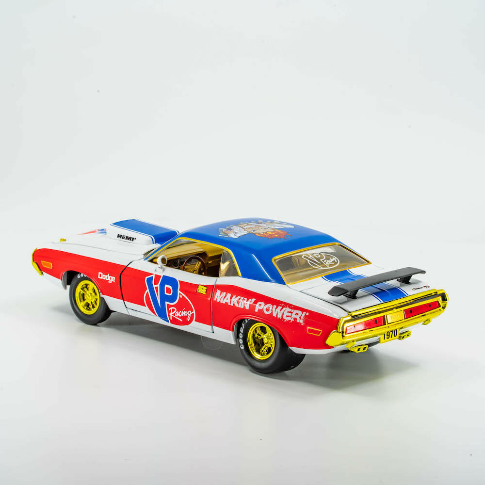 VP Racing 1970 Dodge Challenger Diecast— R/T HEMI 1:24 Scale