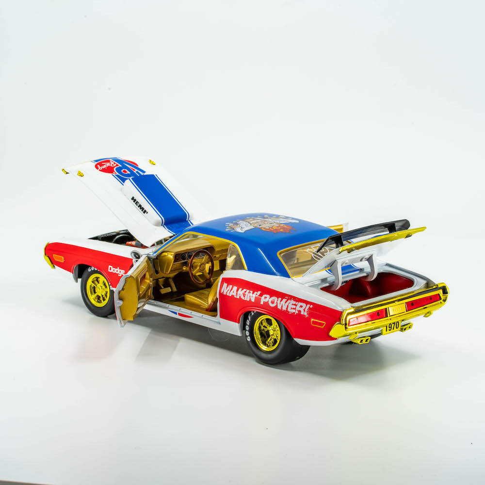VP Racing 1970 Dodge Challenger Diecast— R/T HEMI 1:24 Scale