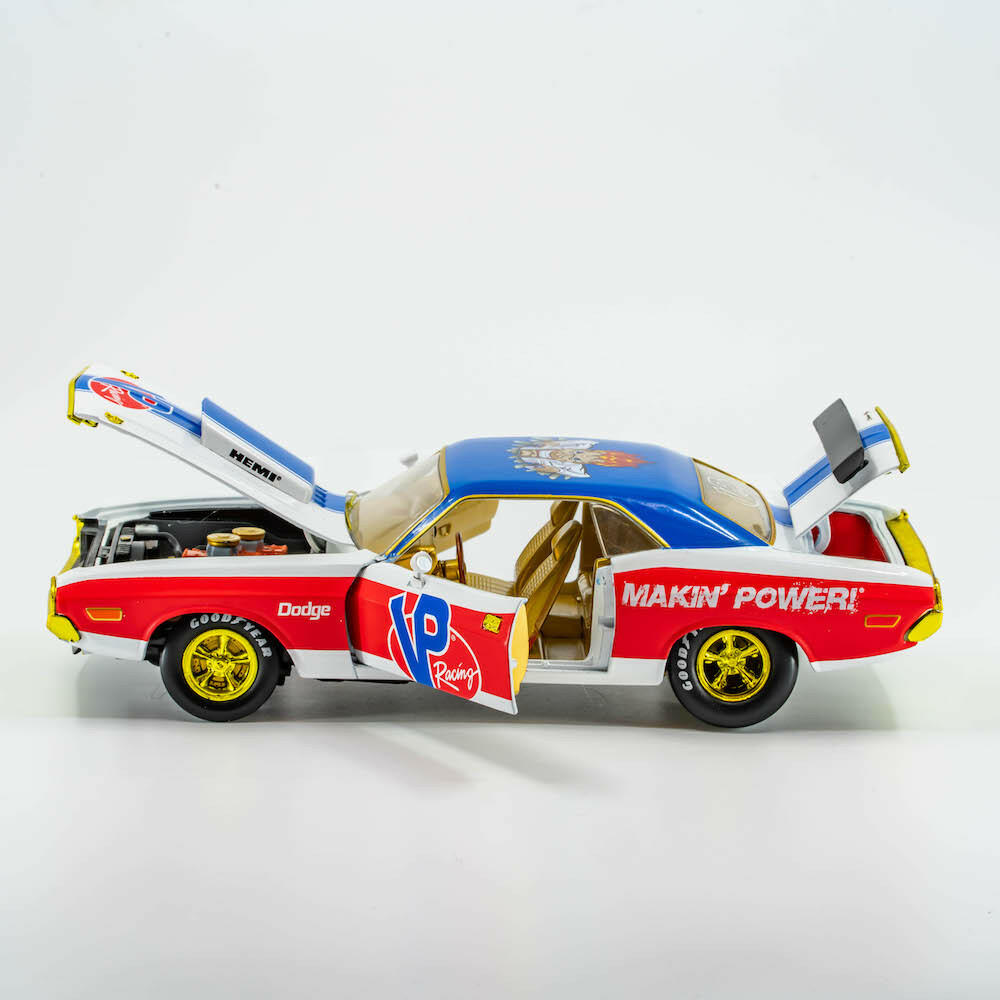 VP Racing 1970 Dodge Challenger Diecast— R/T HEMI 1:24 Scale