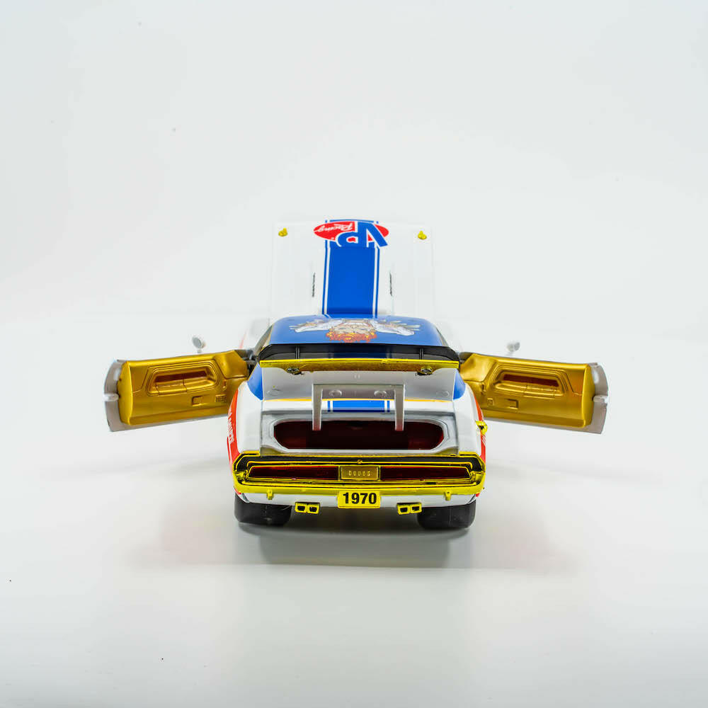 VP Racing 1970 Dodge Challenger Diecast— R/T HEMI 1:24 Scale