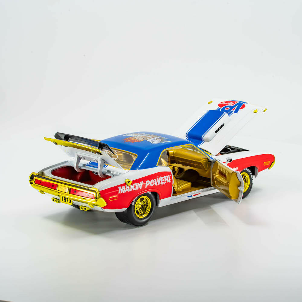 VP Racing 1970 Dodge Challenger Diecast— R/T HEMI 1:24 Scale