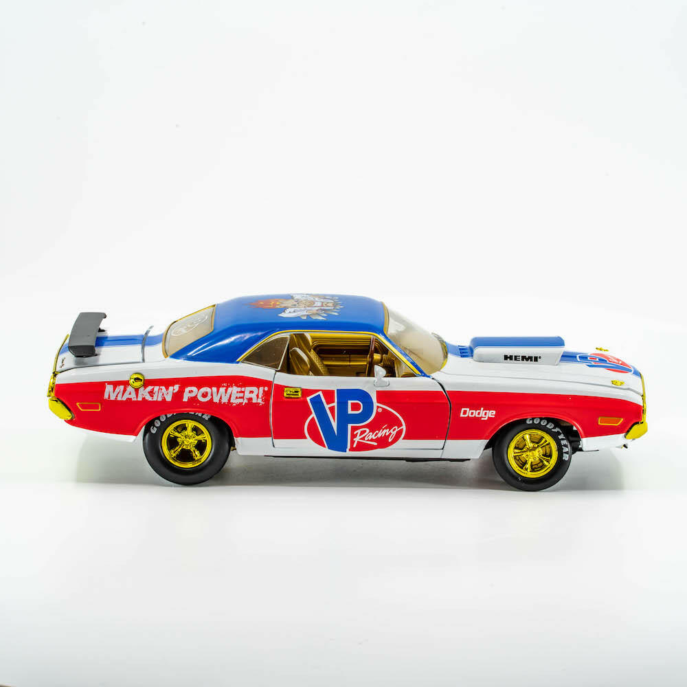 VP Racing 1970 Dodge Challenger Diecast— R/T HEMI 1:24 Scale