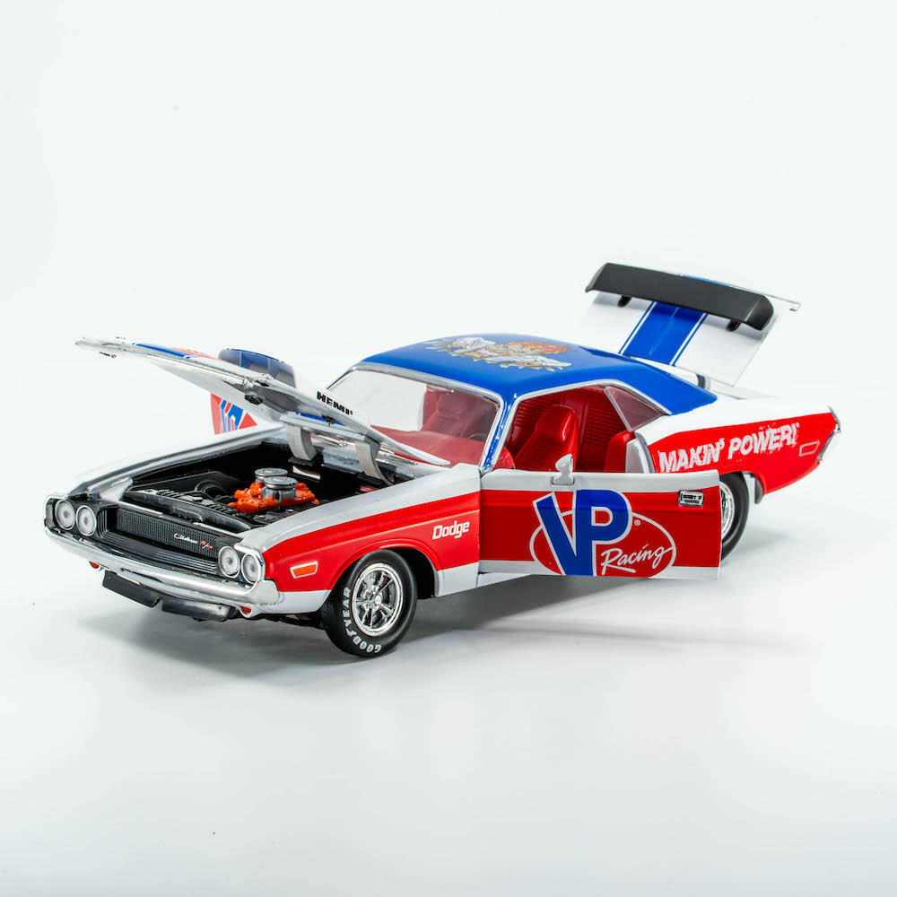 VP Racing 1970 Dodge Challenger Diecast— R/T HEMI 1:24 Scale