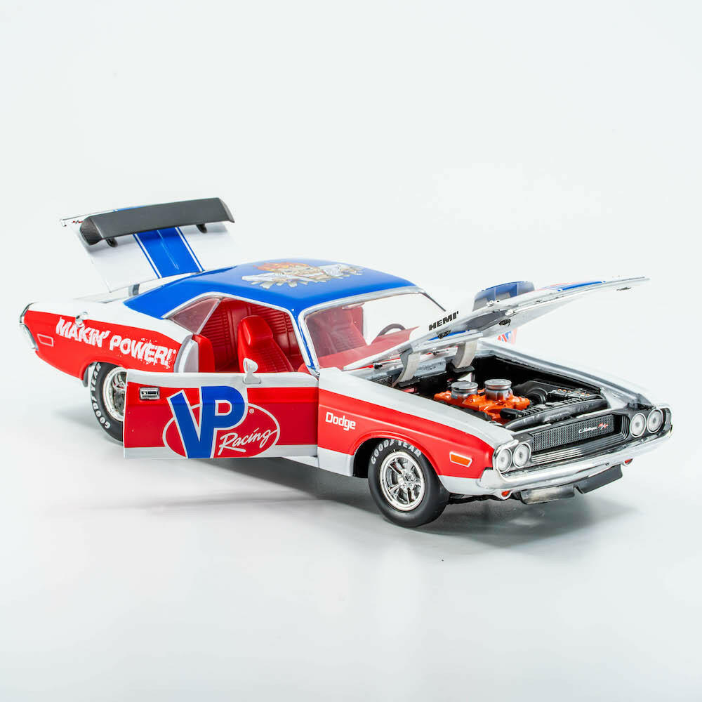 VP Racing 1970 Dodge Challenger Diecast— R/T HEMI 1:24 Scale