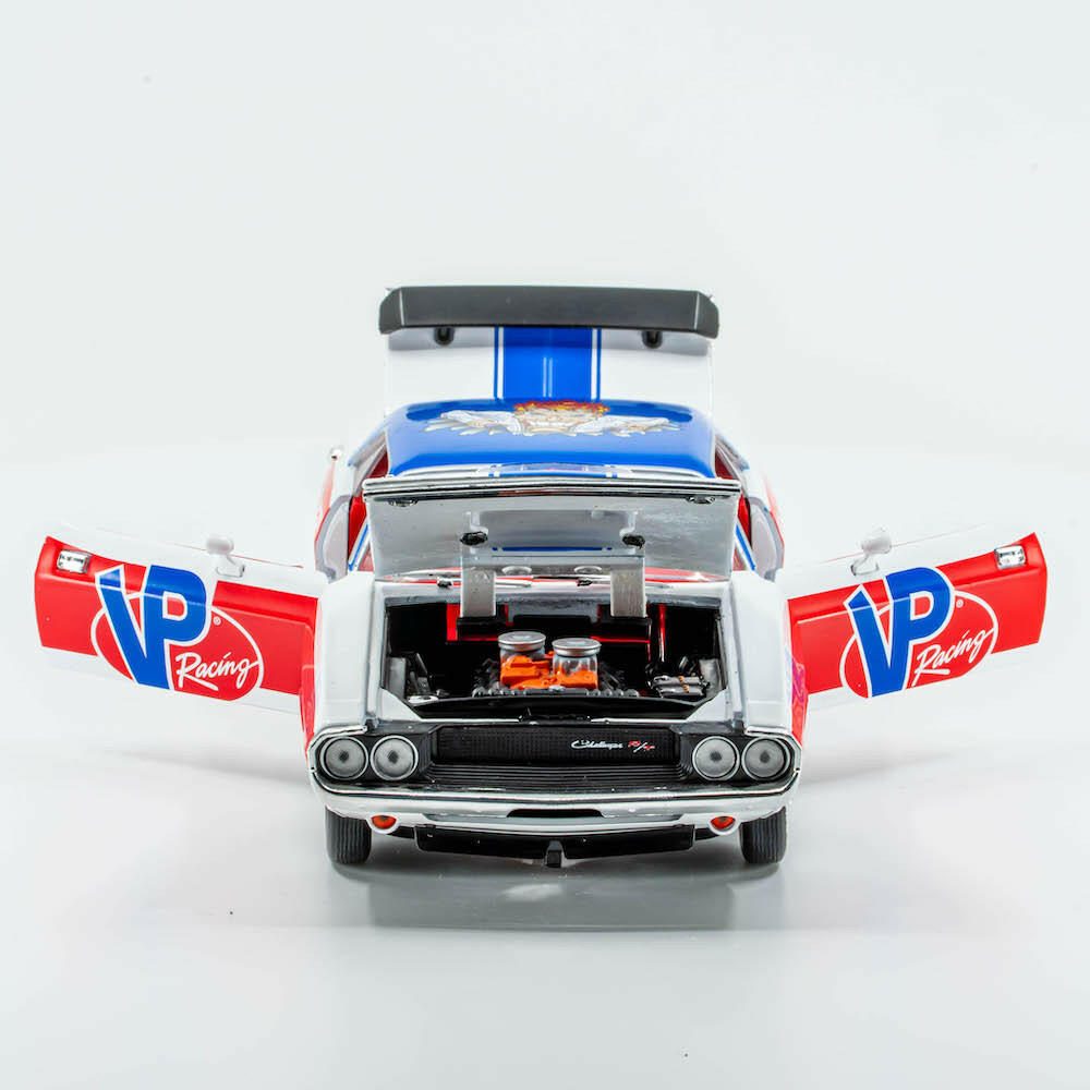VP Racing 1970 Dodge Challenger Diecast— R/T HEMI 1:24 Scale