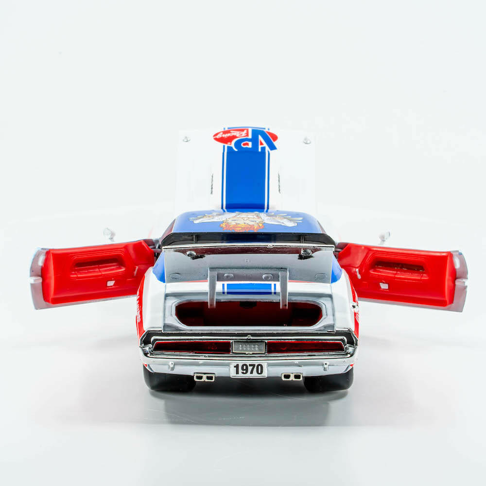 VP Racing 1970 Dodge Challenger Diecast— R/T HEMI 1:24 Scale