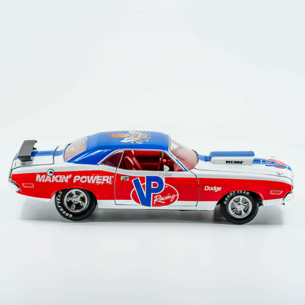 VP Racing 1970 Dodge Challenger Diecast— R/T HEMI 1:24 Scale