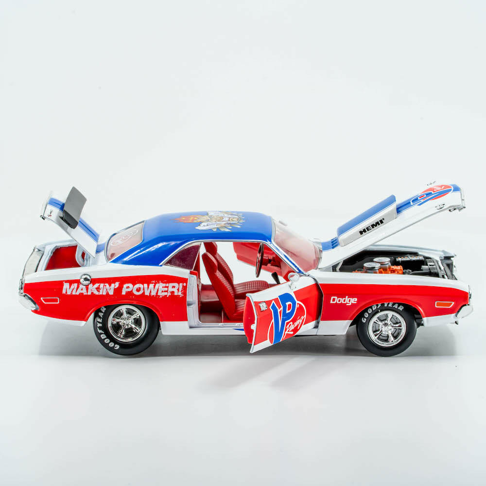 VP Racing 1970 Dodge Challenger Diecast— R/T HEMI 1:24 Scale