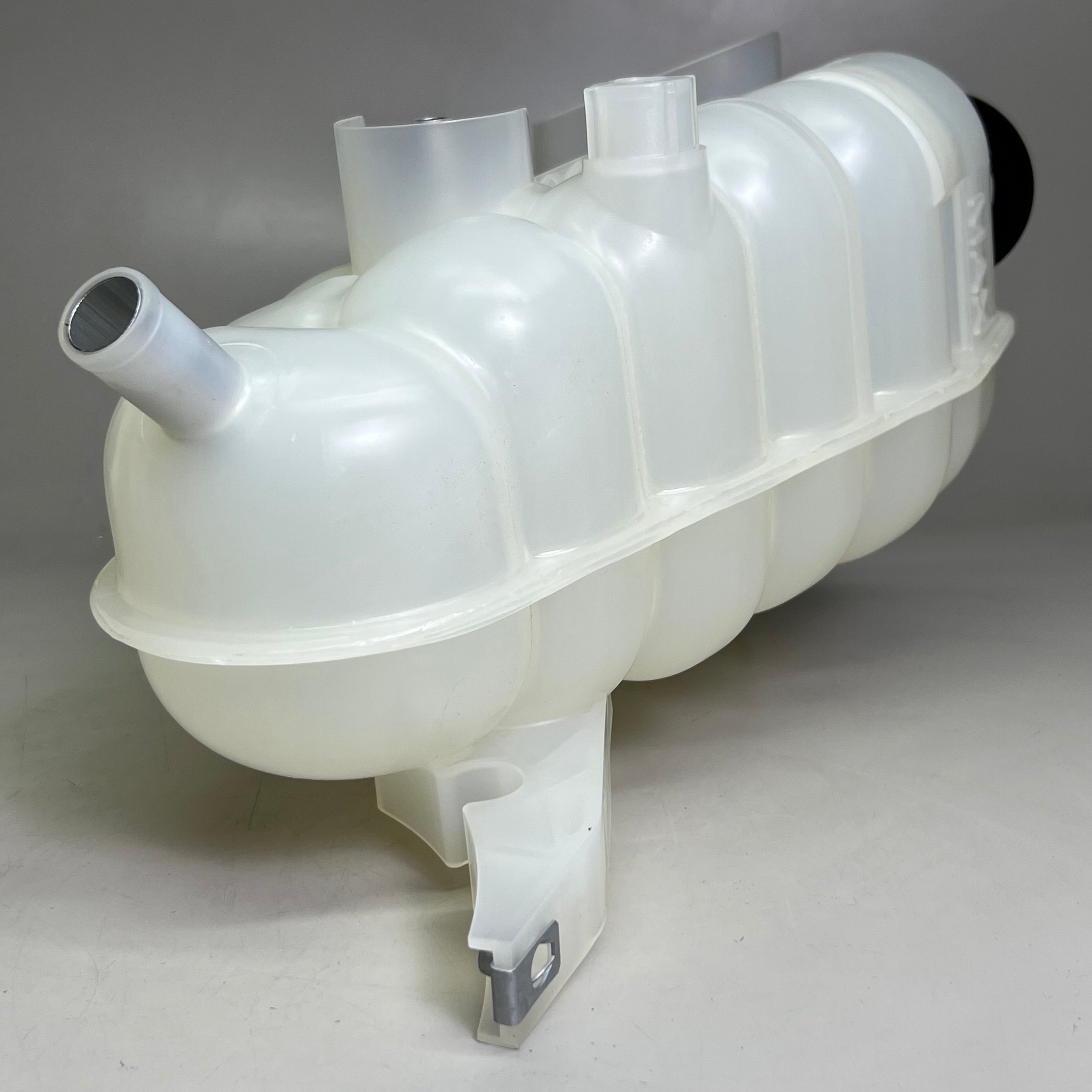 FLEETRITE Engine Coolant Reservoir Tank 16”Hx9”W White FLTOT2591620
