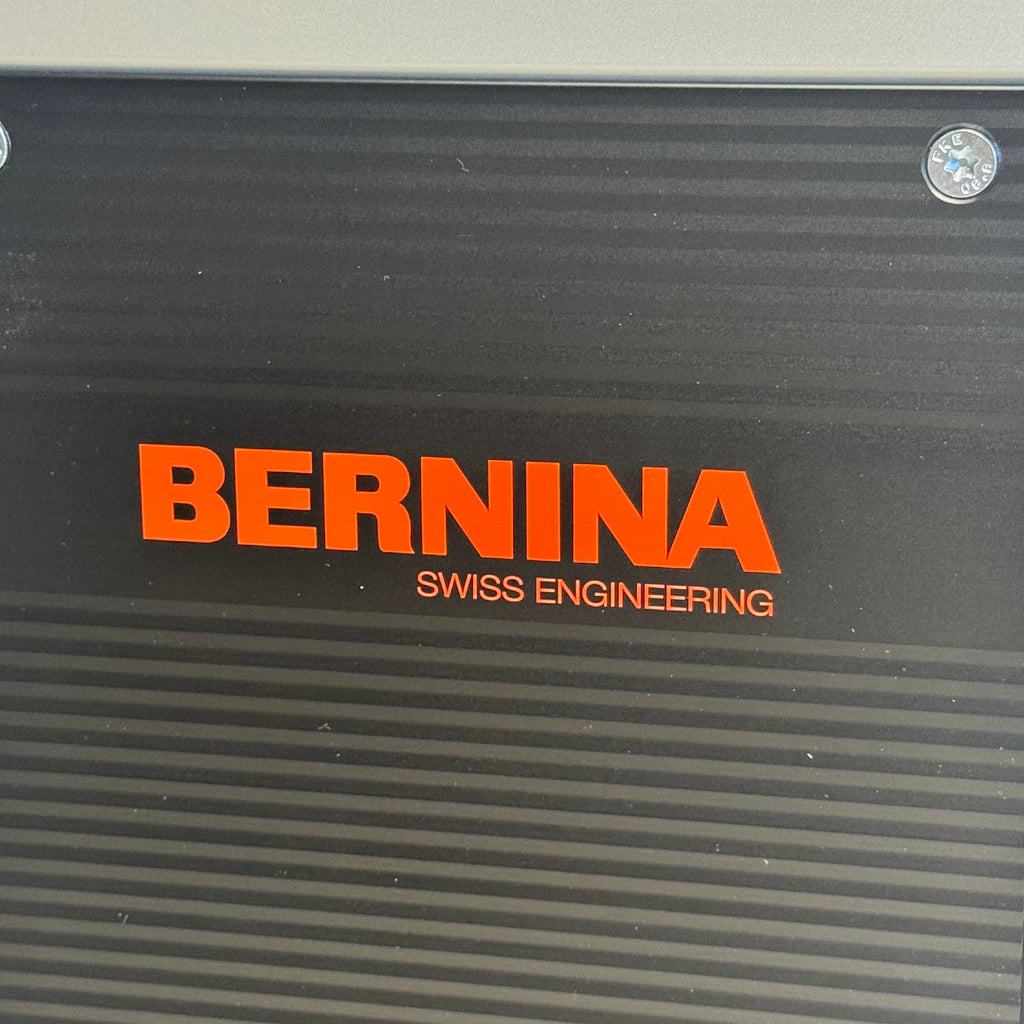 BERNINA Q20 Longarm Quilting Machine w/ Accessories - Sewing Equipment