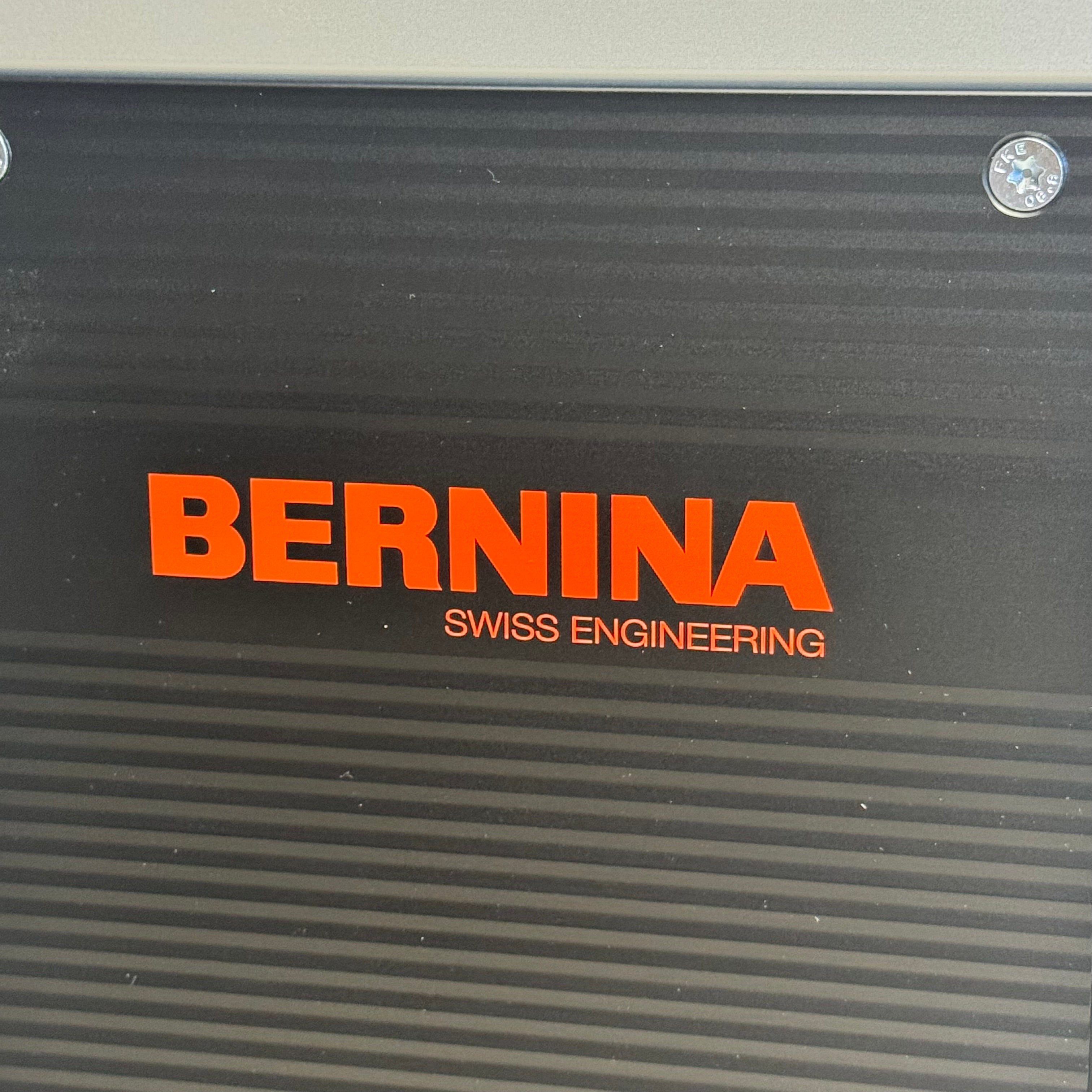 BERNINA Q20 Longarm Quilting Machine w/ Accessories - Sewing Equipment
