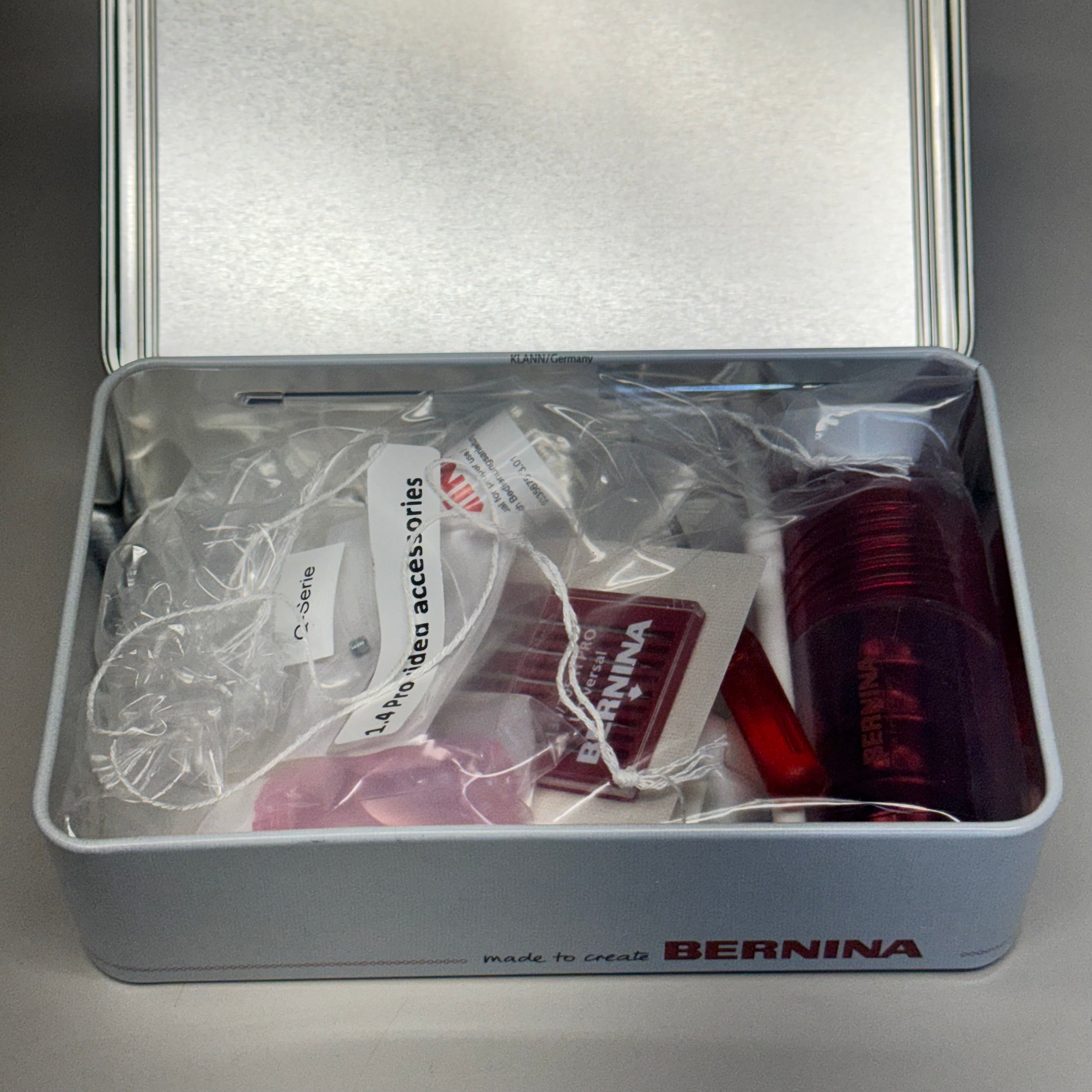 BERNINA Q20 Longarm Quilting Machine w/ Accessories - Sewing Equipment