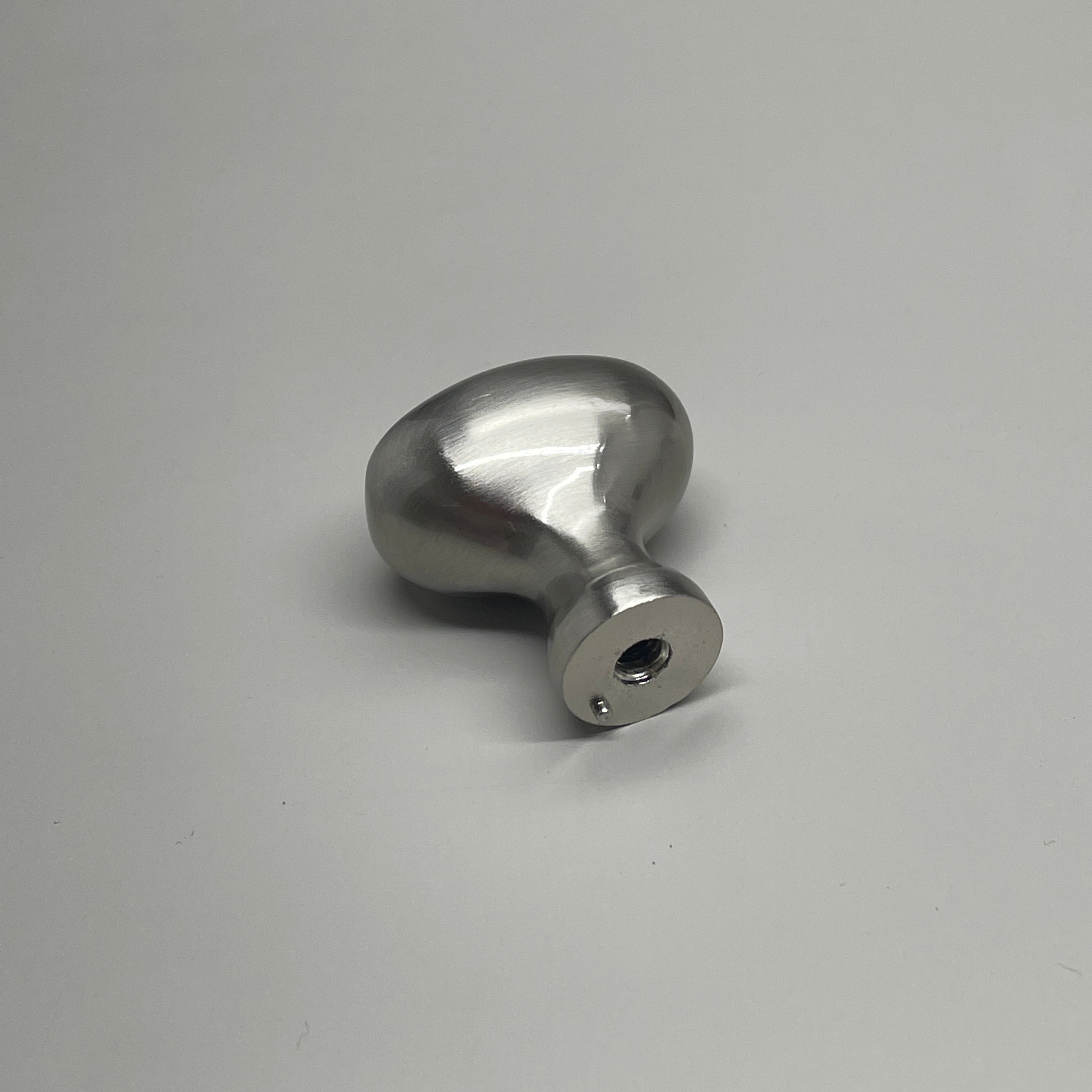 BERENSON (25 PK) Transitional Advantage Three Brushed Nickel Oval Knob 0920-1BPN-P