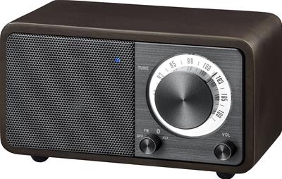 WOODEN CABINET RADIO